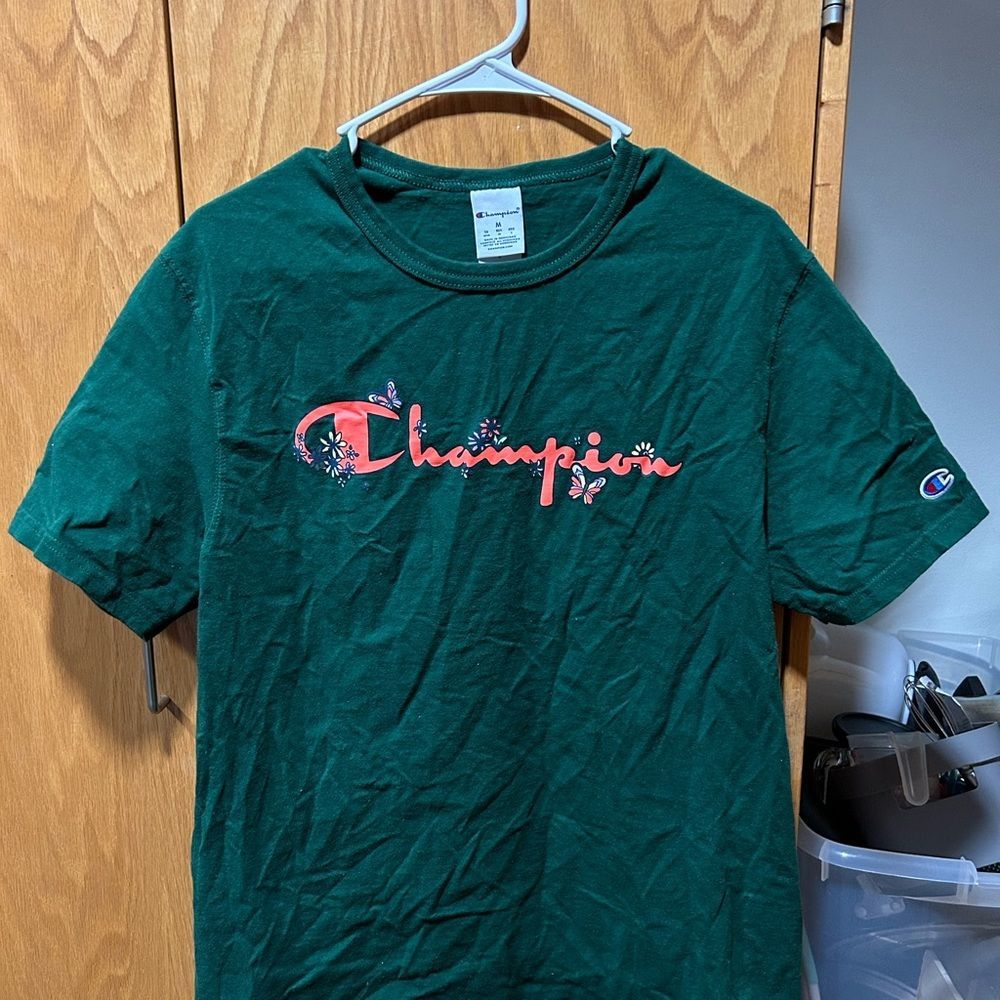 M Forest green butterfly champion t-shirt